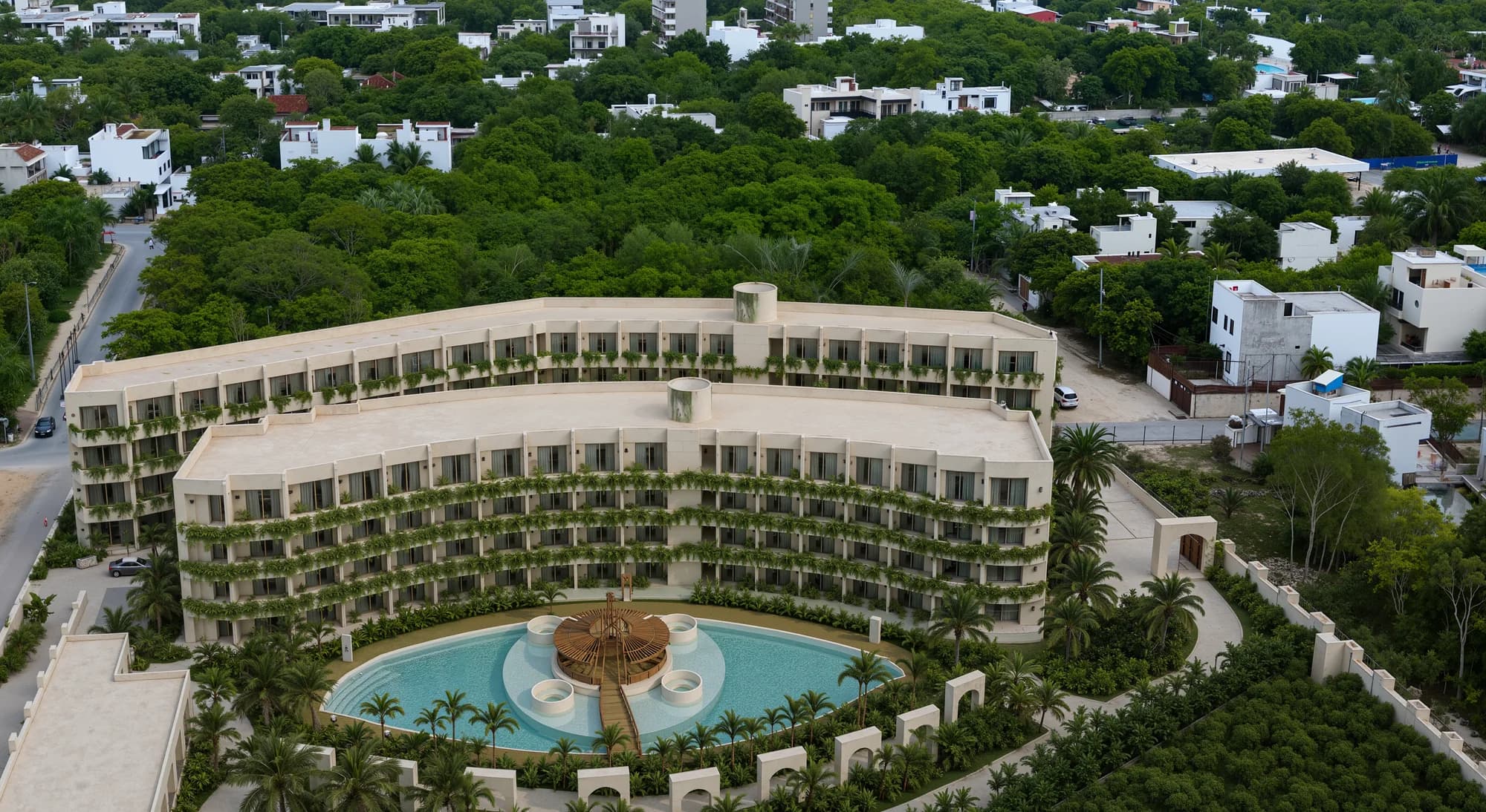 Fotomontaje conceptual de la alberca y los edificios de Dalái Family Resort.